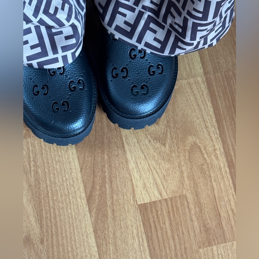 Gucci women Black Logo Slippers - Picture 6 of 6